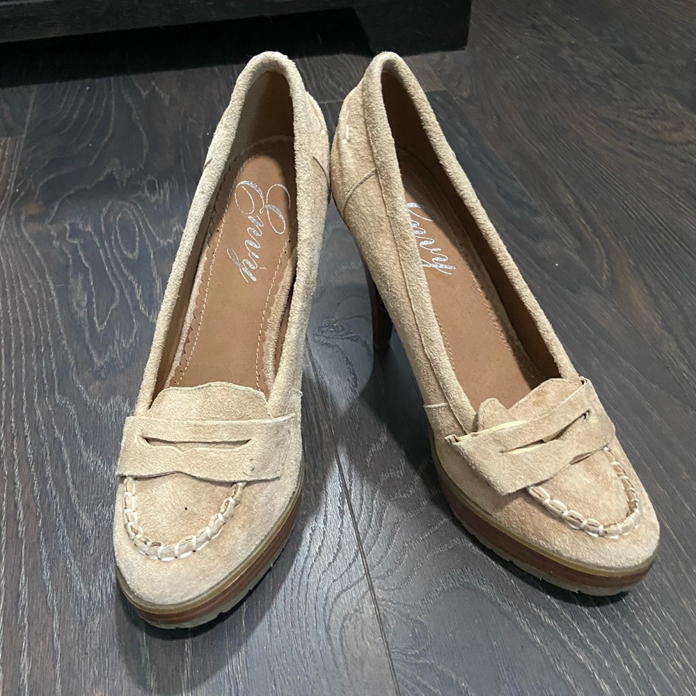 Envy “Penny” size 9 tan heels